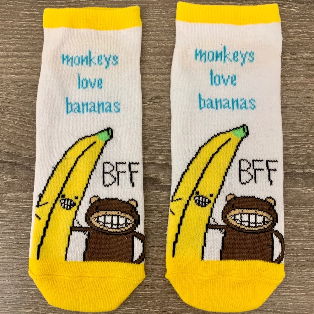 ❣️3/$15❣️"MONKEYS LOVE BANANA" Ankle Socks - Picture 2 of 2